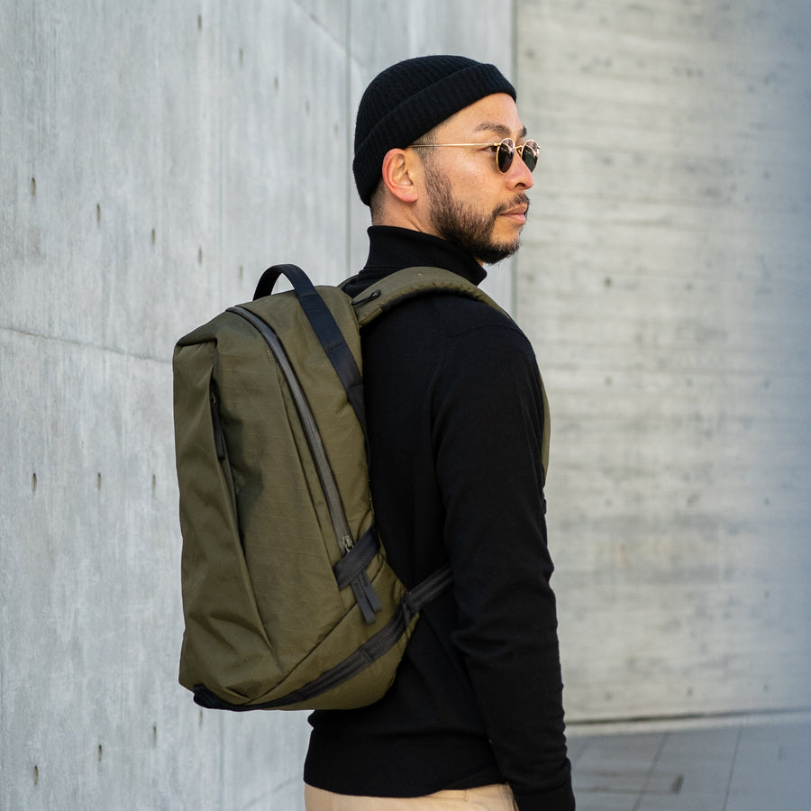 見た目のかっこよさAble Carry Daily Plus Backpack - Olive